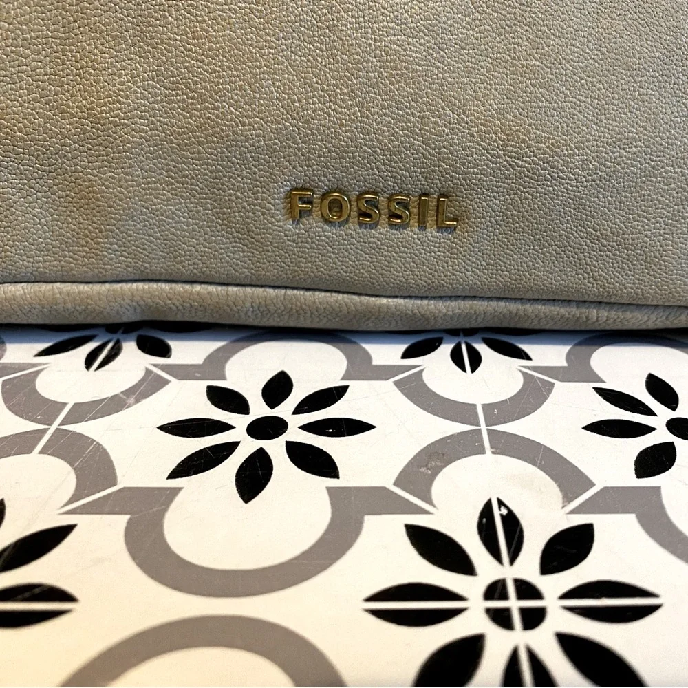 Fossil Leather Crossbody purse - Picture 16 of 16